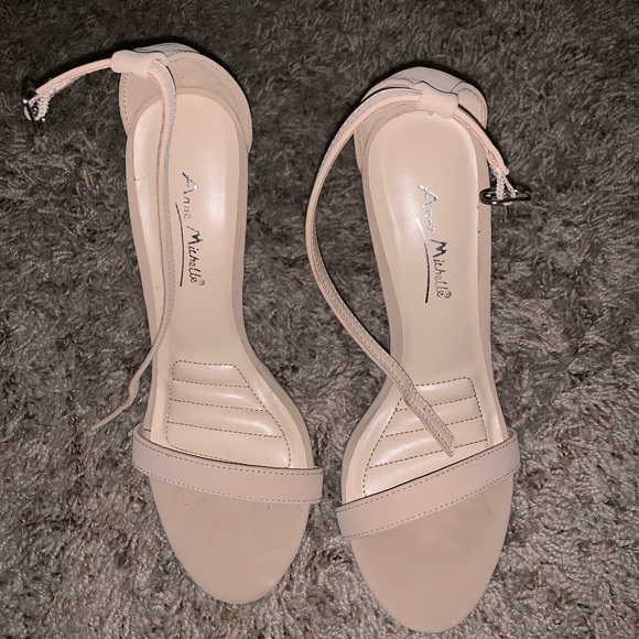 Nude Heels - Picture 1 of 2